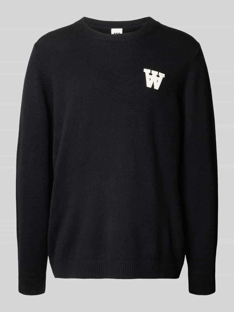 Sweter z dzianiny z haftem i okrągłym dekoltem model ‘Tay’