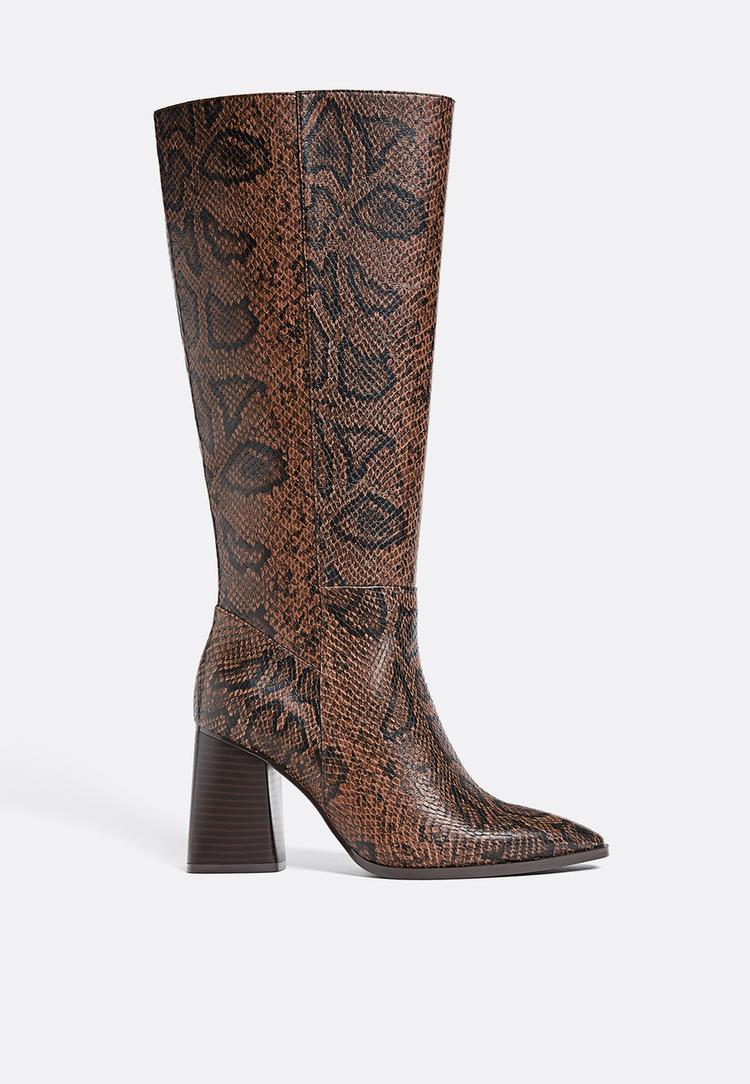 Stradivarius Wysokie kozaki na obcasie ze zwierzęcym wzorem Dwukolorowy 35