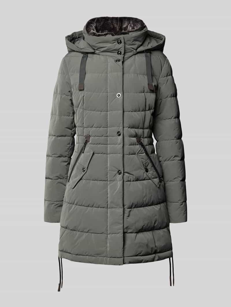 Płaszcz pikowany ze stójką i kieszeniami zapinanymi na zamek błyskawiczny