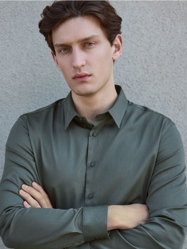 Reserved - Gładka koszula slim fit - zielony