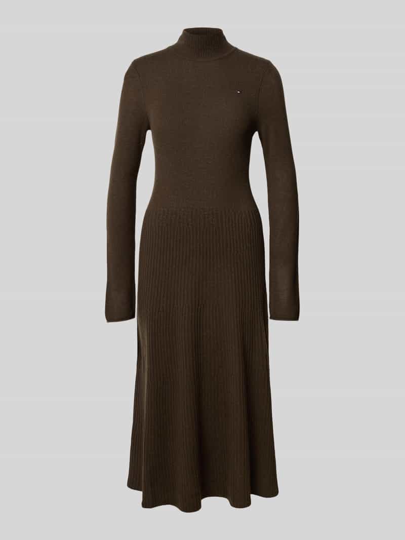 Sukienka casualowa o kroju regular fit z czystej wełny