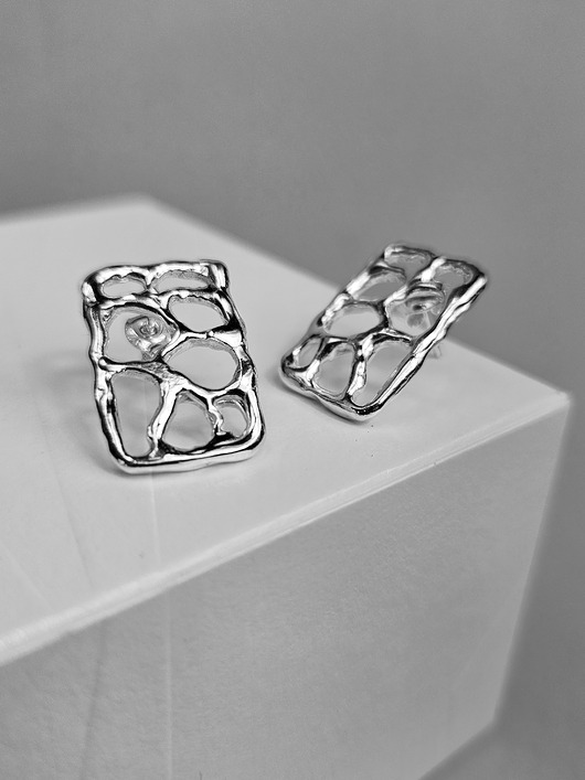 Ażurowe organiczne kolczyki srebrne prostokąty SMUGI