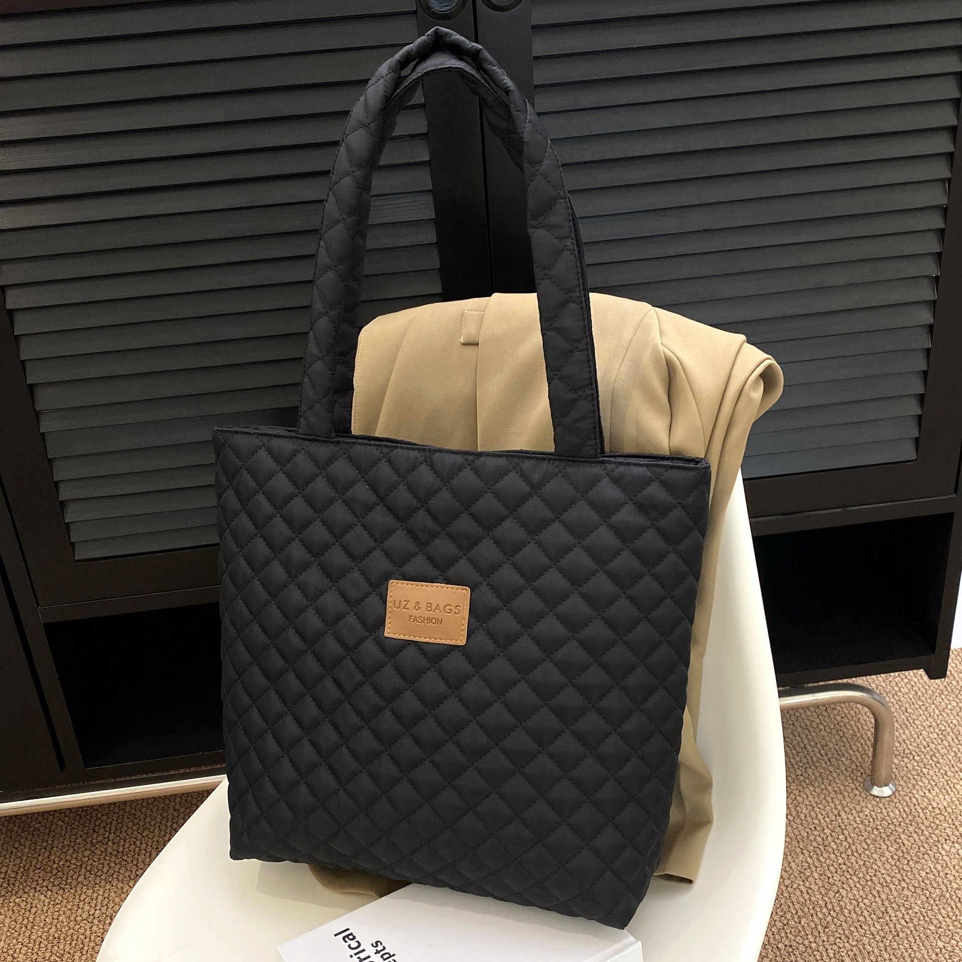 TEMU Elegancka Pikowana Torba Damska - Przestronna i Stylowa na Pracę, Zakupy i Codzienne Użytkowanie - Dostępna w Kolorach Jasnoszarym, Kremowym i