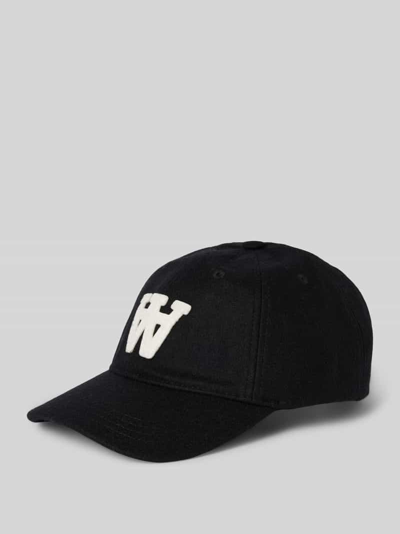 Czapka z daszkiem i detalem z logo