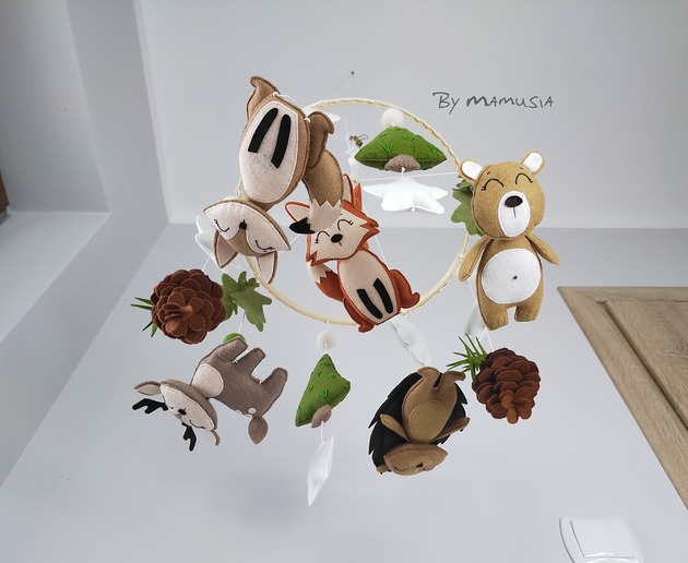 Handmade karuzela leśna , lisek i urocze zwierzątka dla niemowlaka