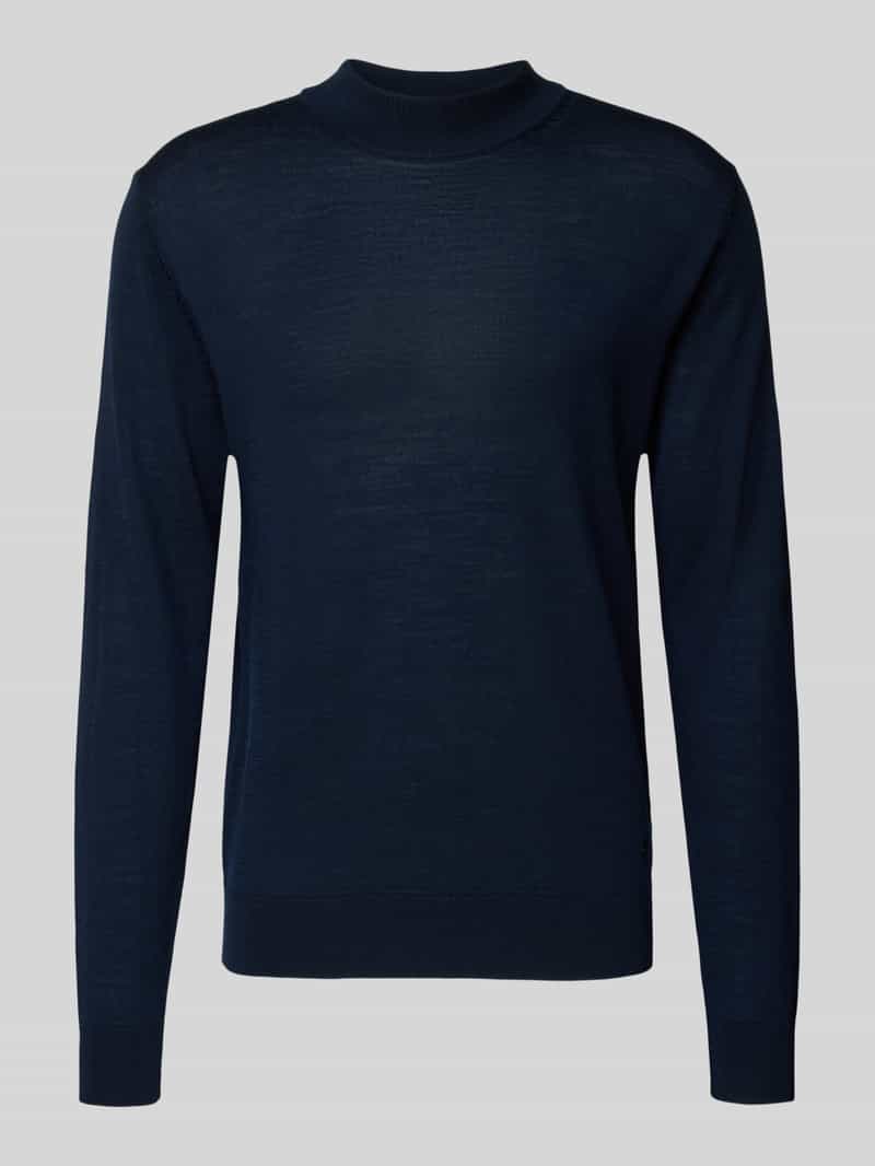 Sweter z dzianiny z prążkowanymi wykończeniami