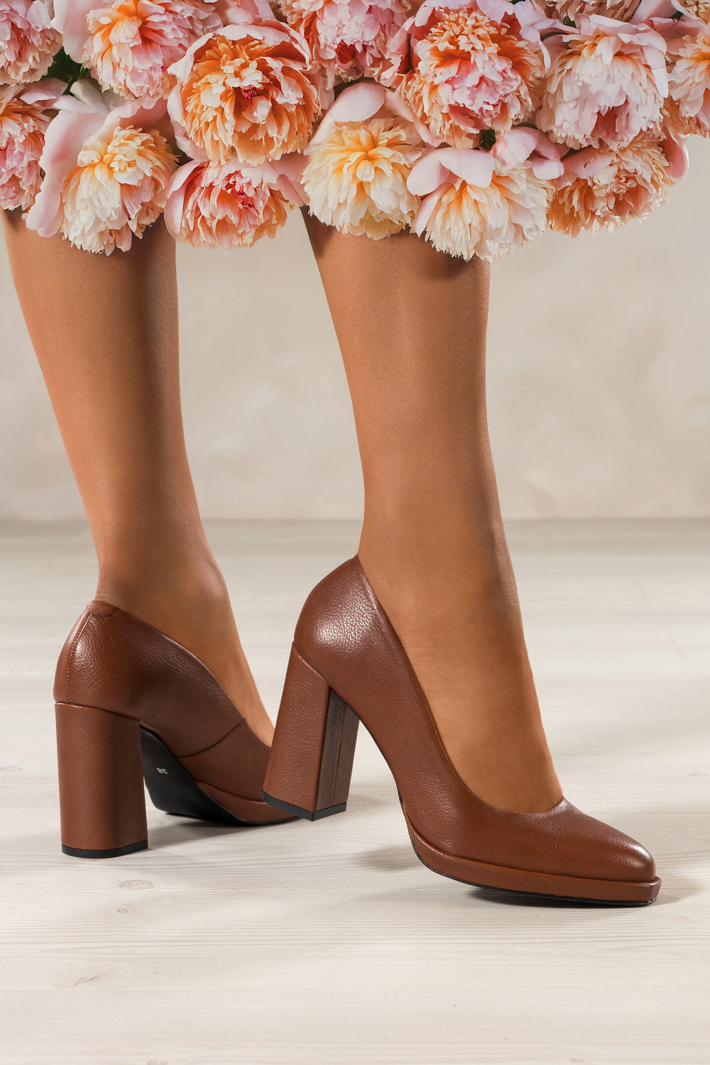 Brązowe czółenka skórzane damskie na słupku PRODUKT POLSKI Casu 7253-806