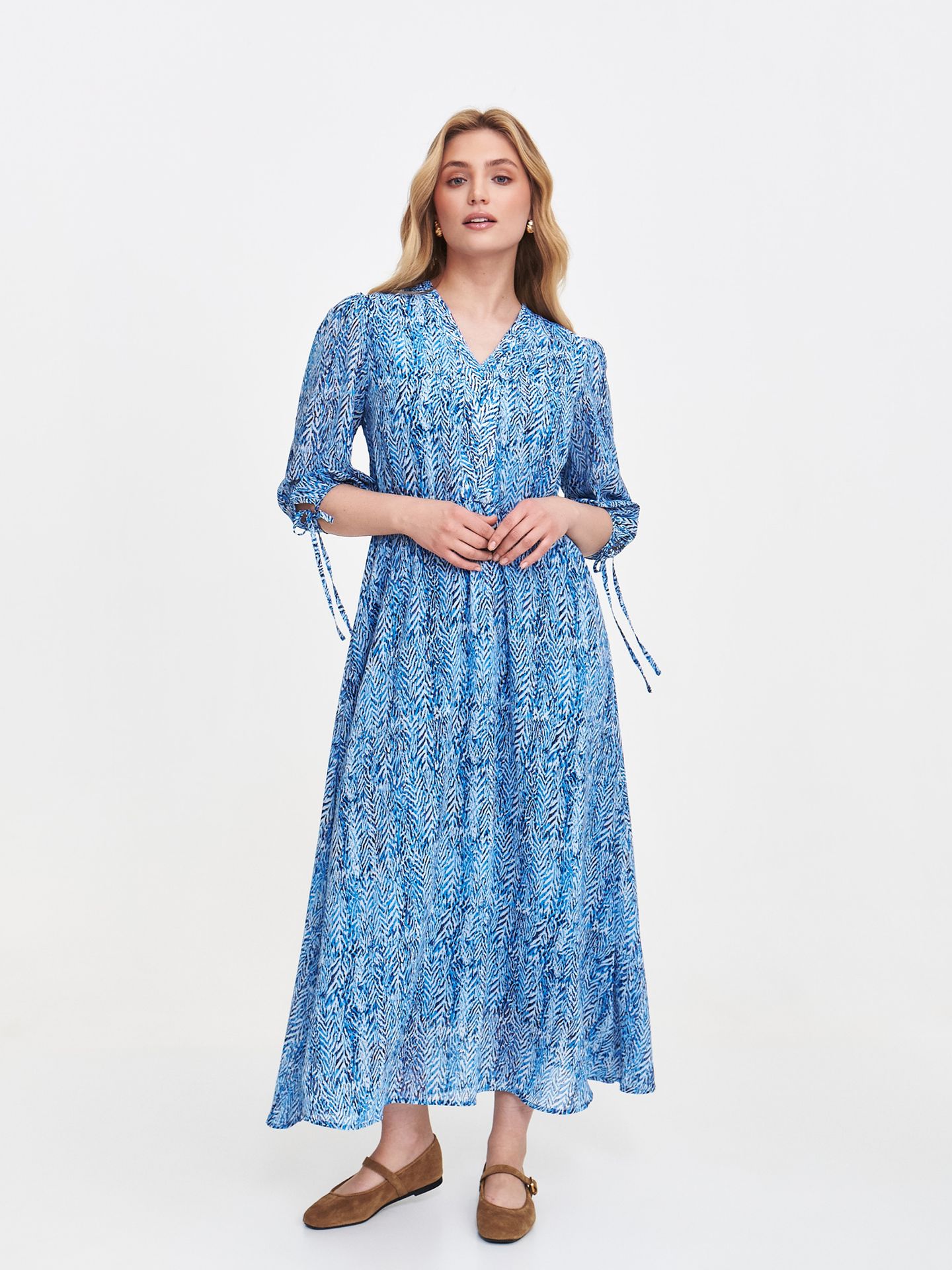 Wzorzysta sukienka midi z elastyczną gumą w talii