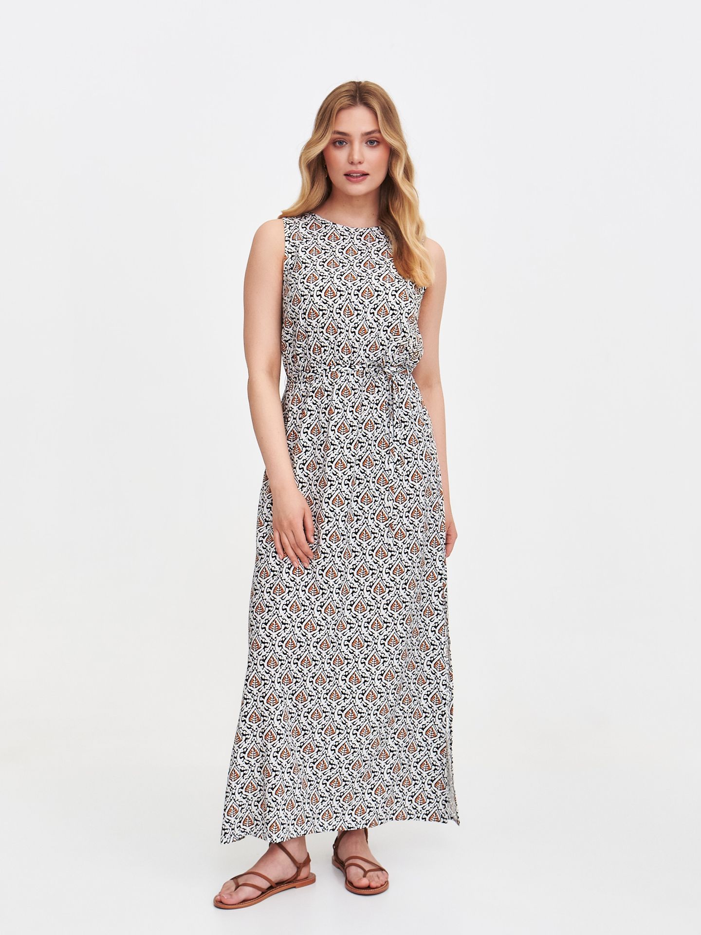 Wzorzysta prosta sukienka maxi