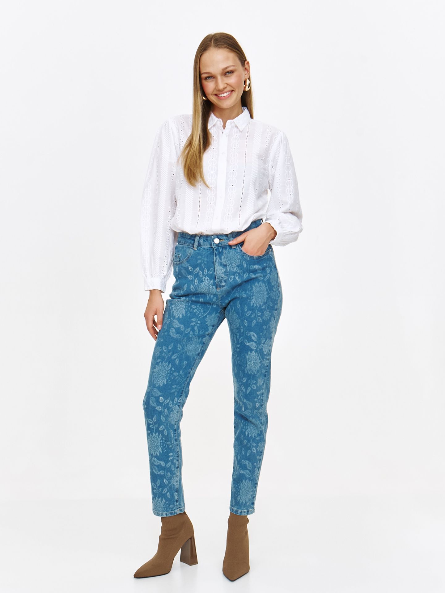 Spodnie jeansowe z efektownym nadrukiem paisley