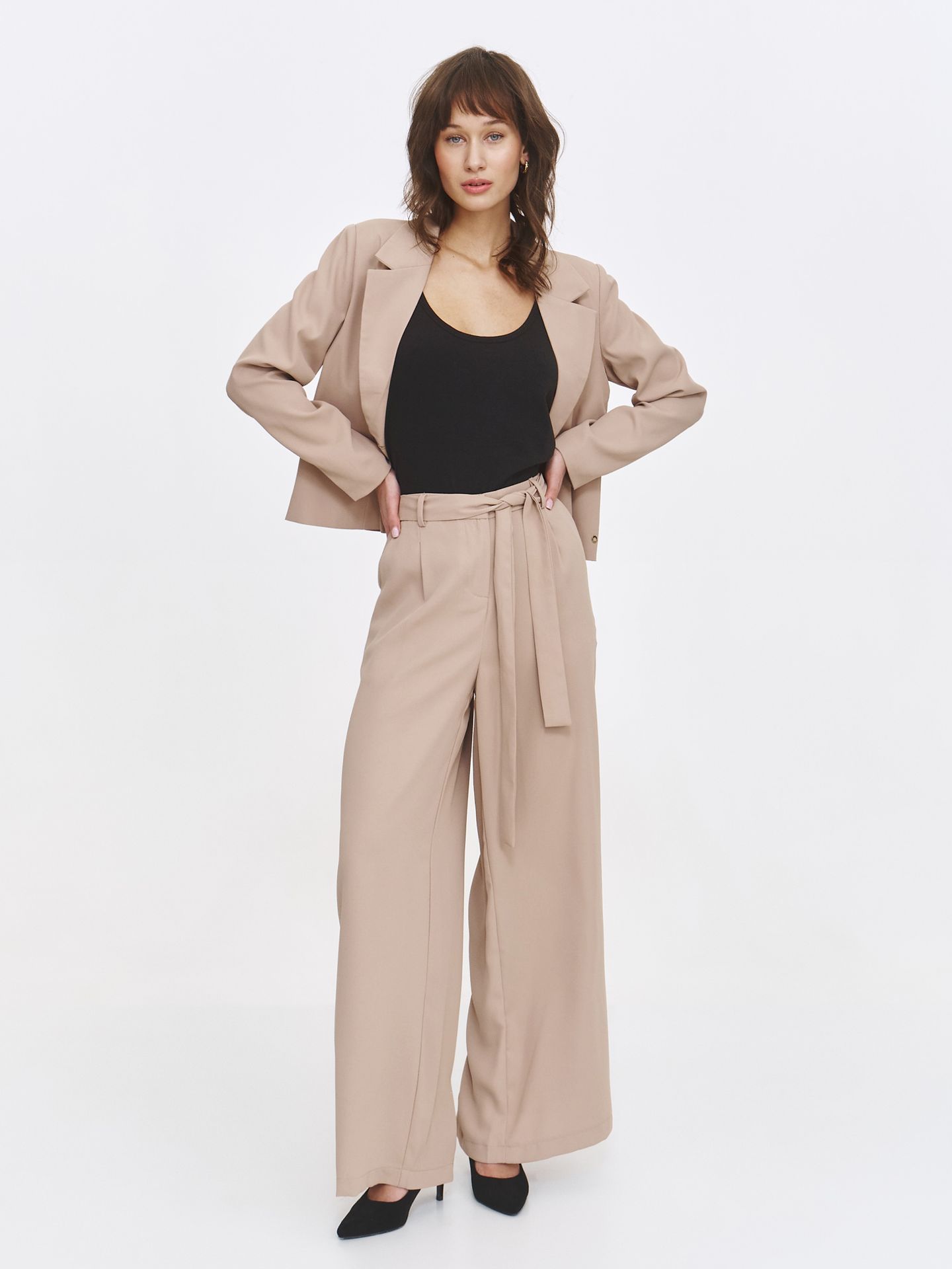 Beżowe spodnie z wiązaniem