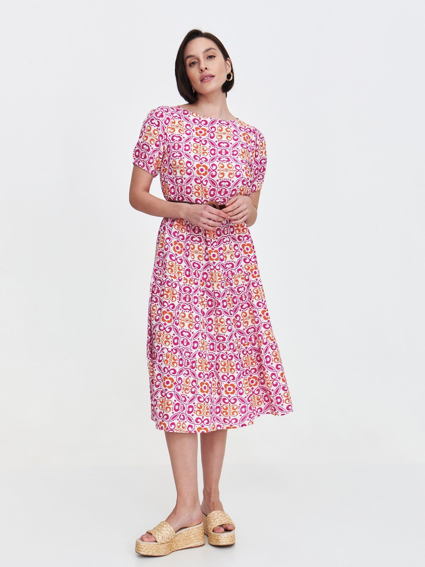 Sukienka z printem w kolorze różowym