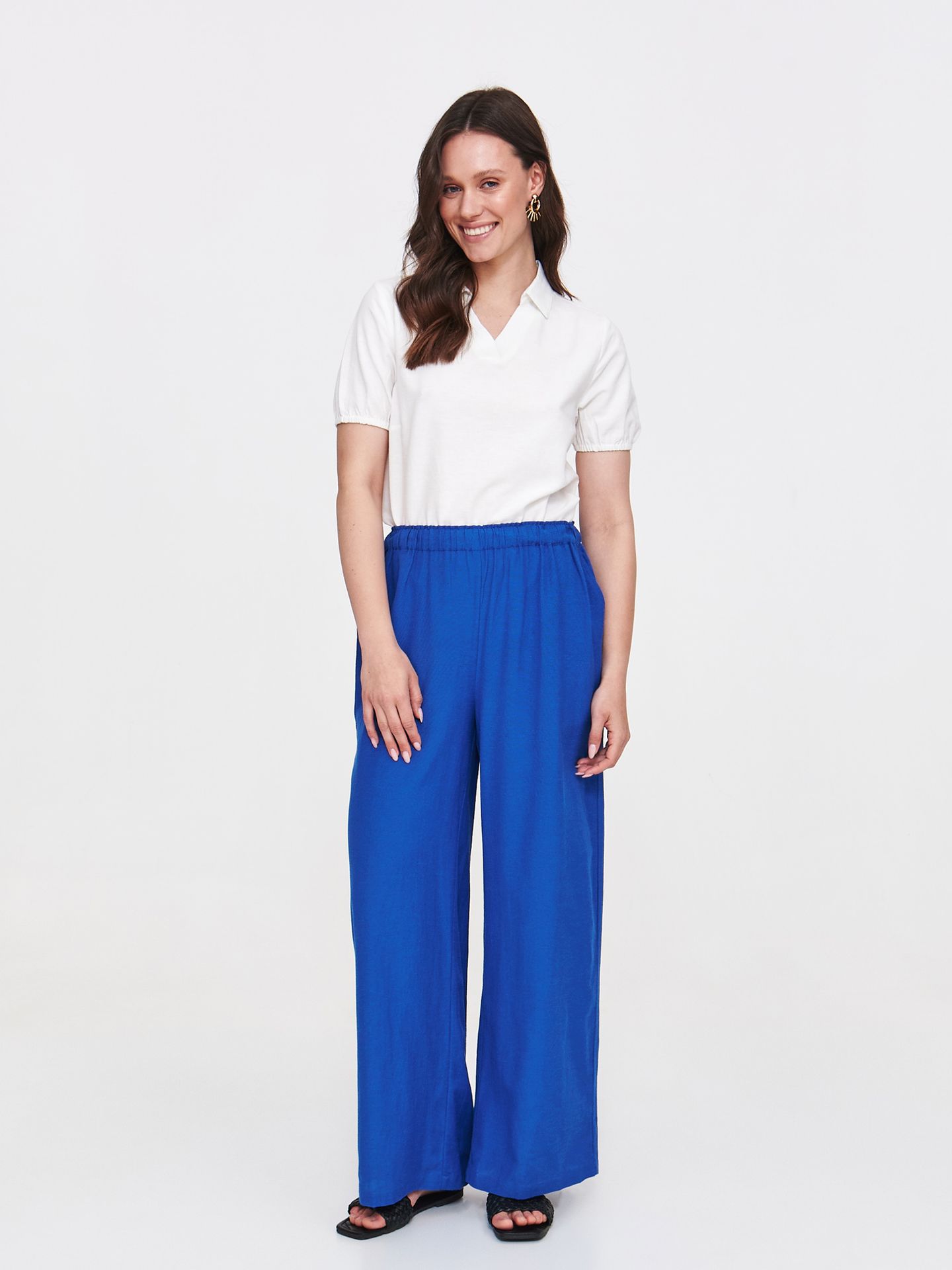 Kobaltowe spodnie z szeroką nogawką