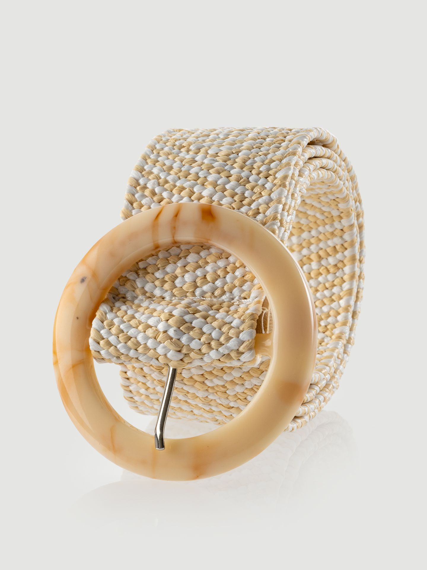 Beżowy pasek z okrągłą klamrą