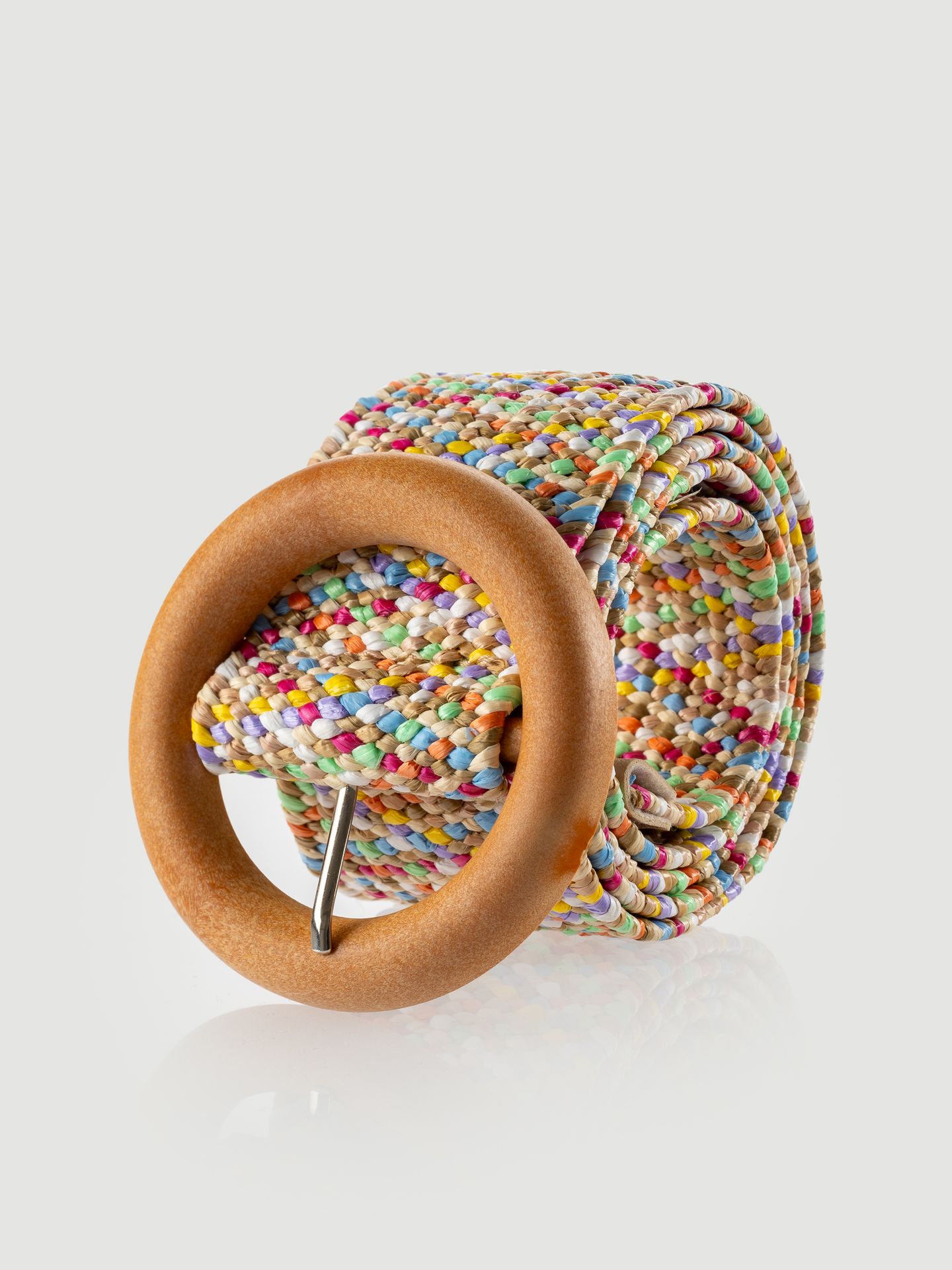 Kolorowy pasek z drewnianą klamrą