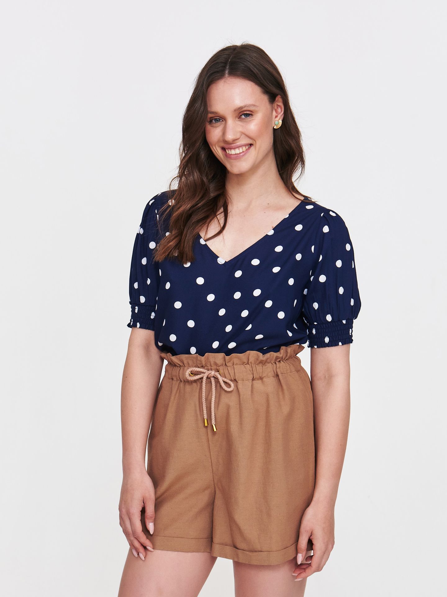 Granatowa bluzka w białe grochy