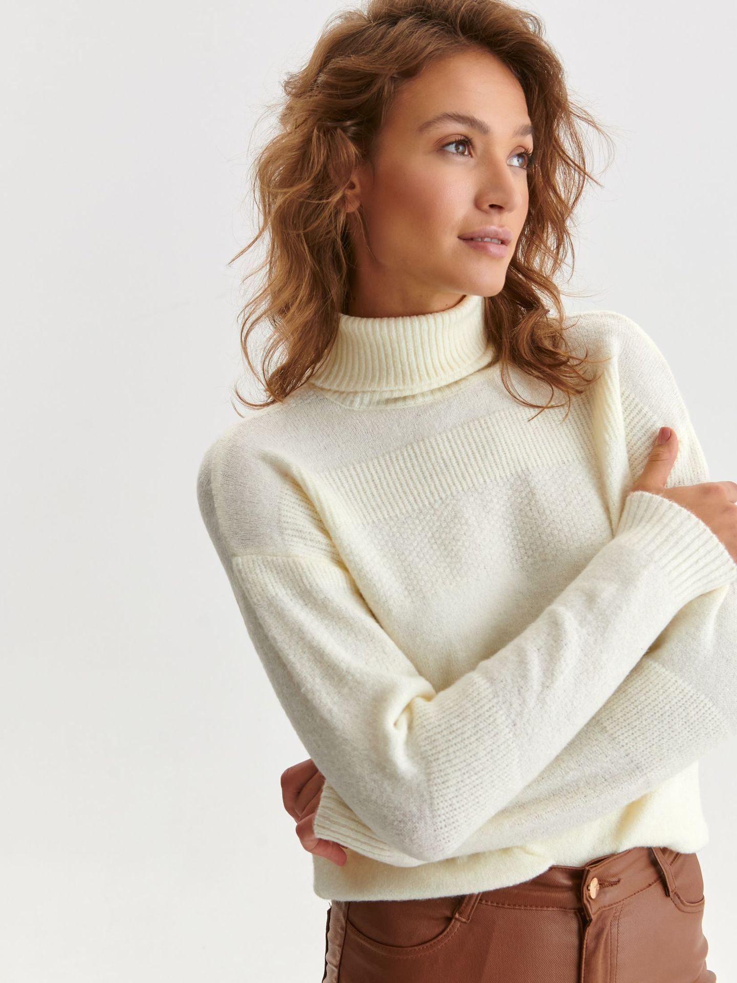 Golfy damskie beżowy, beżowy - SSW3448BE sweter golf długi rękaw, sweter golf długi rękaw - TOP SECRET, TOP SECRET - Odzieżowy sklep internetowy TOP SECRET