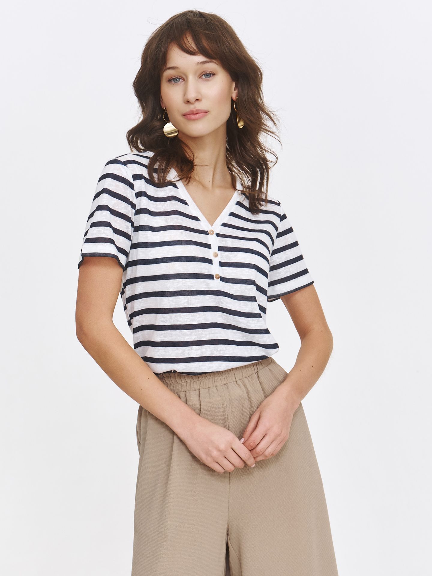 Delikatna bluzka w paski z dekoltem w serek