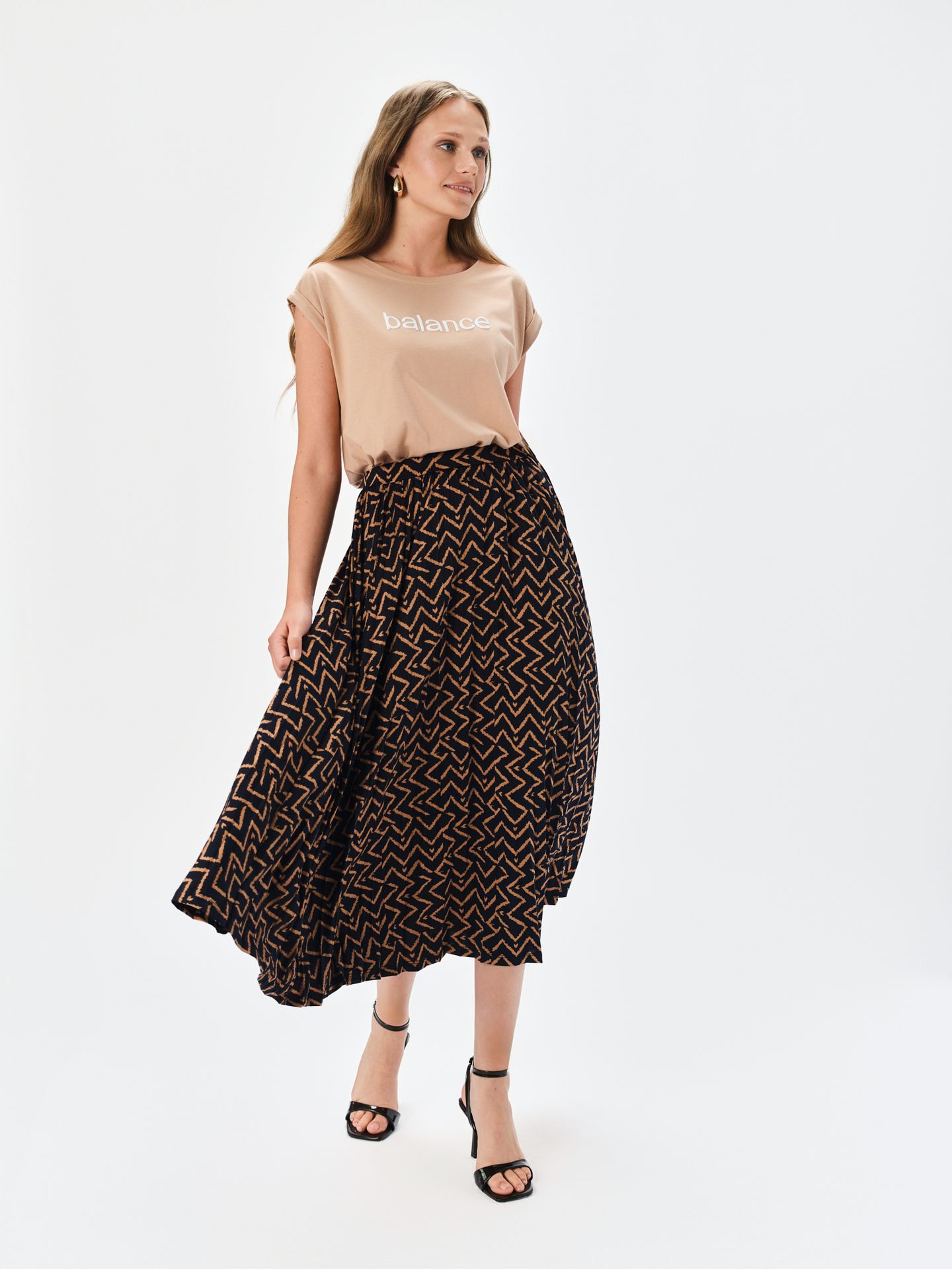 Rozkloszowana spódnica z wzorem