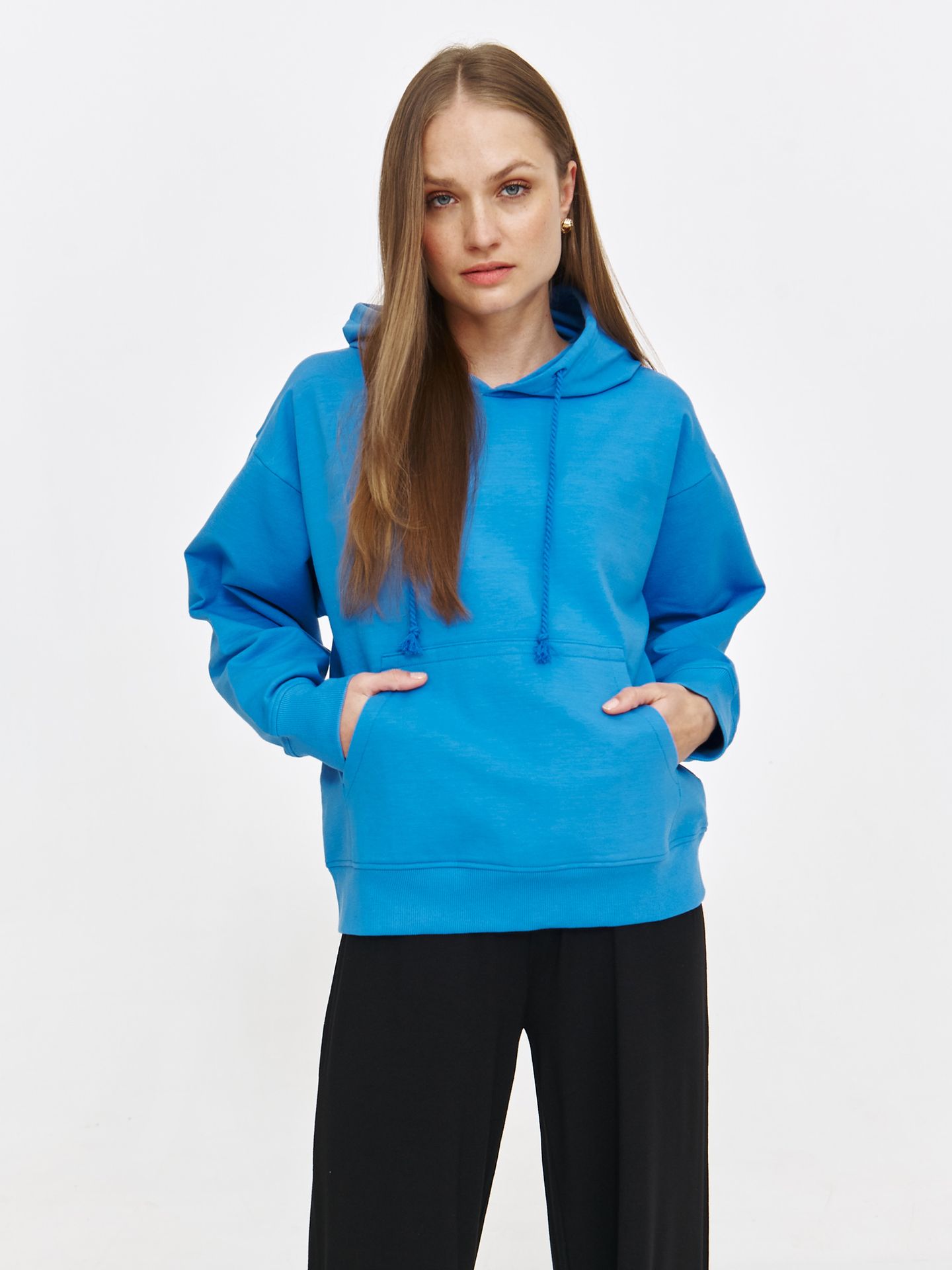 Niebieska bluza basic z kapturem
