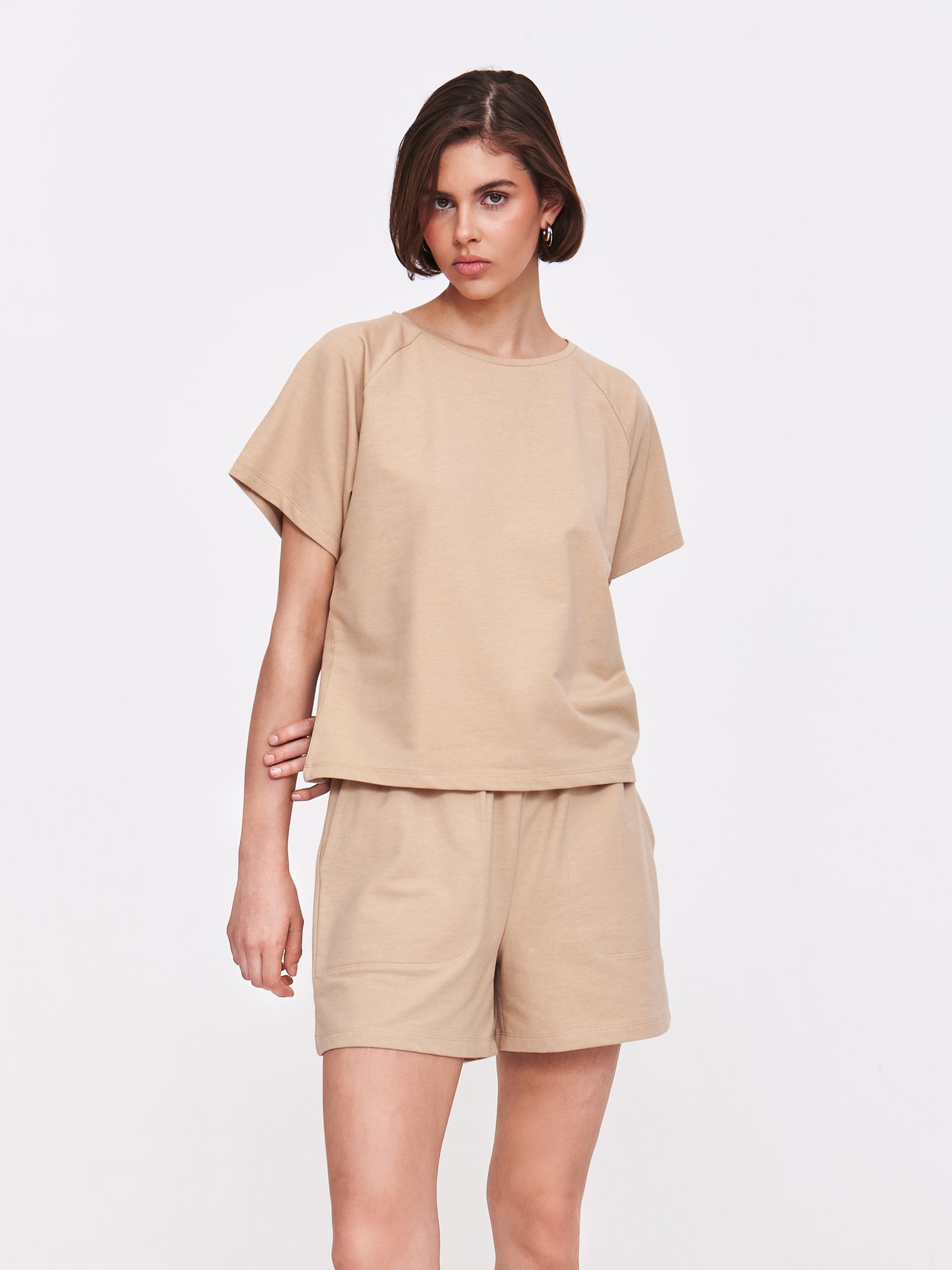 Beżowa bluza nierozpinana