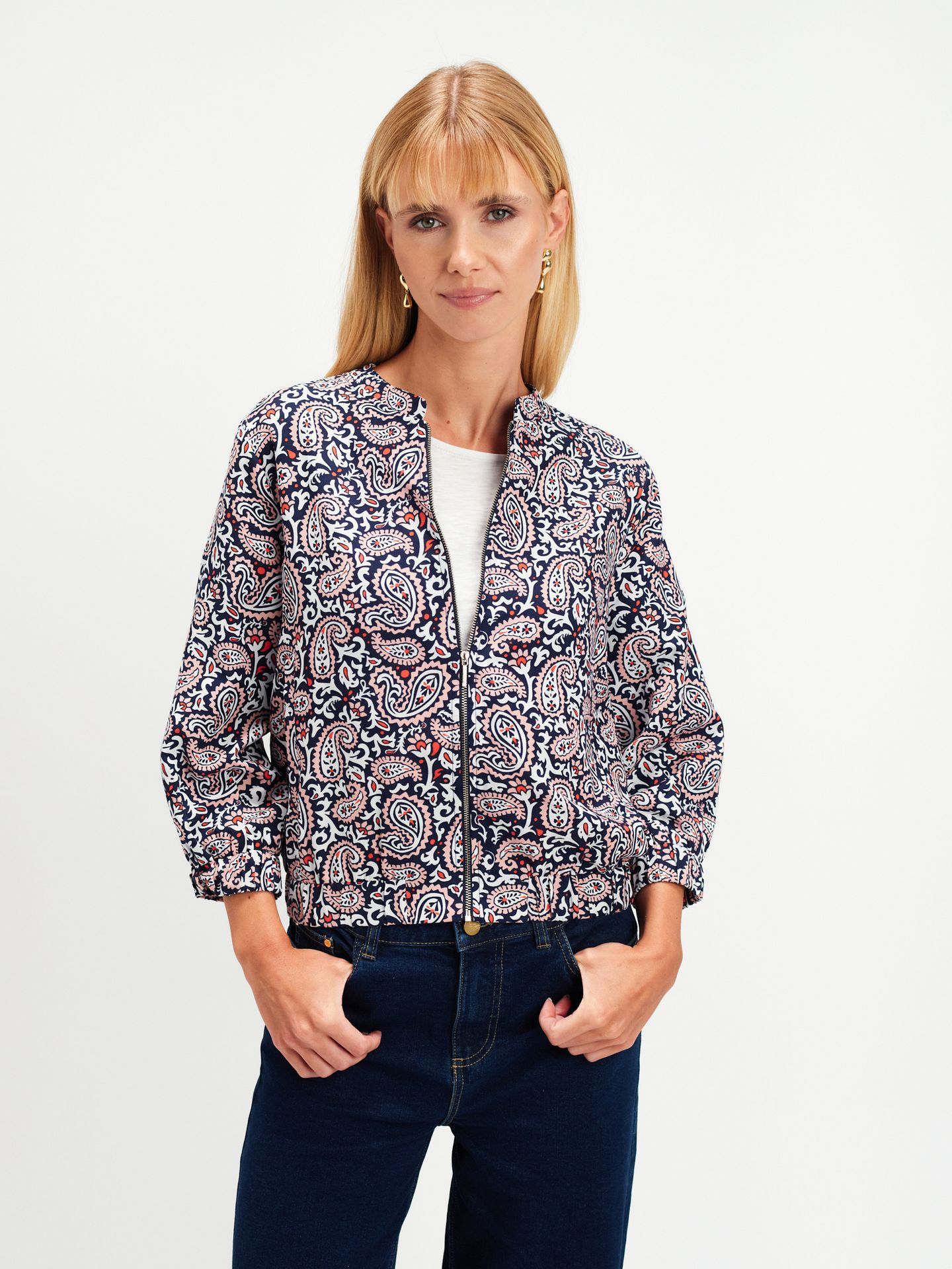 Żakiet o kroju bomber z etnicznym wzorem