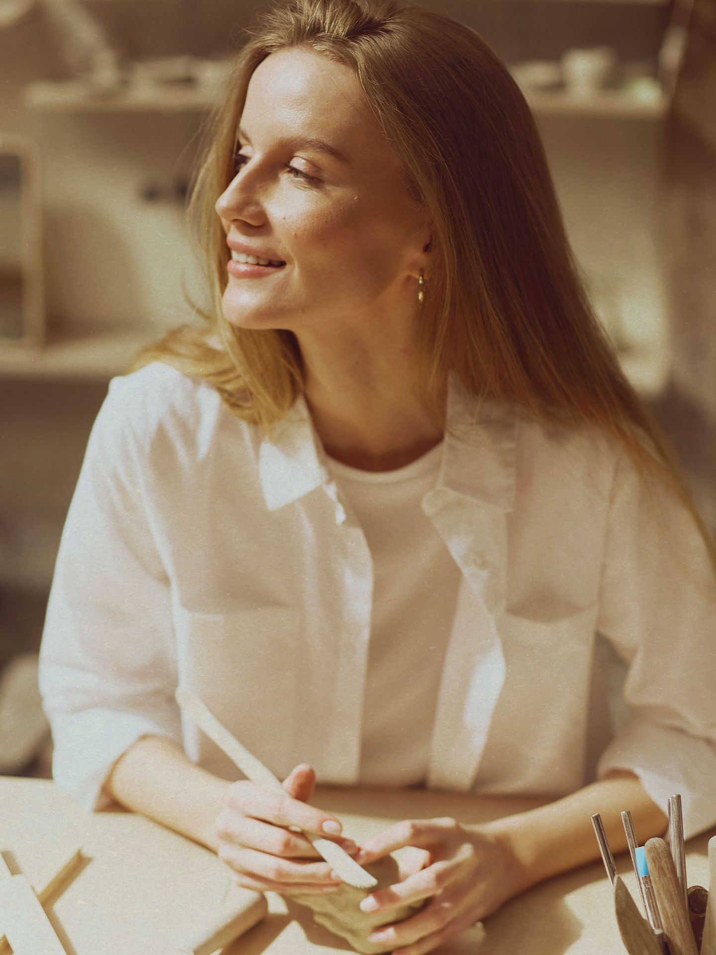 Klasyczna biała koszula z kieszeniami