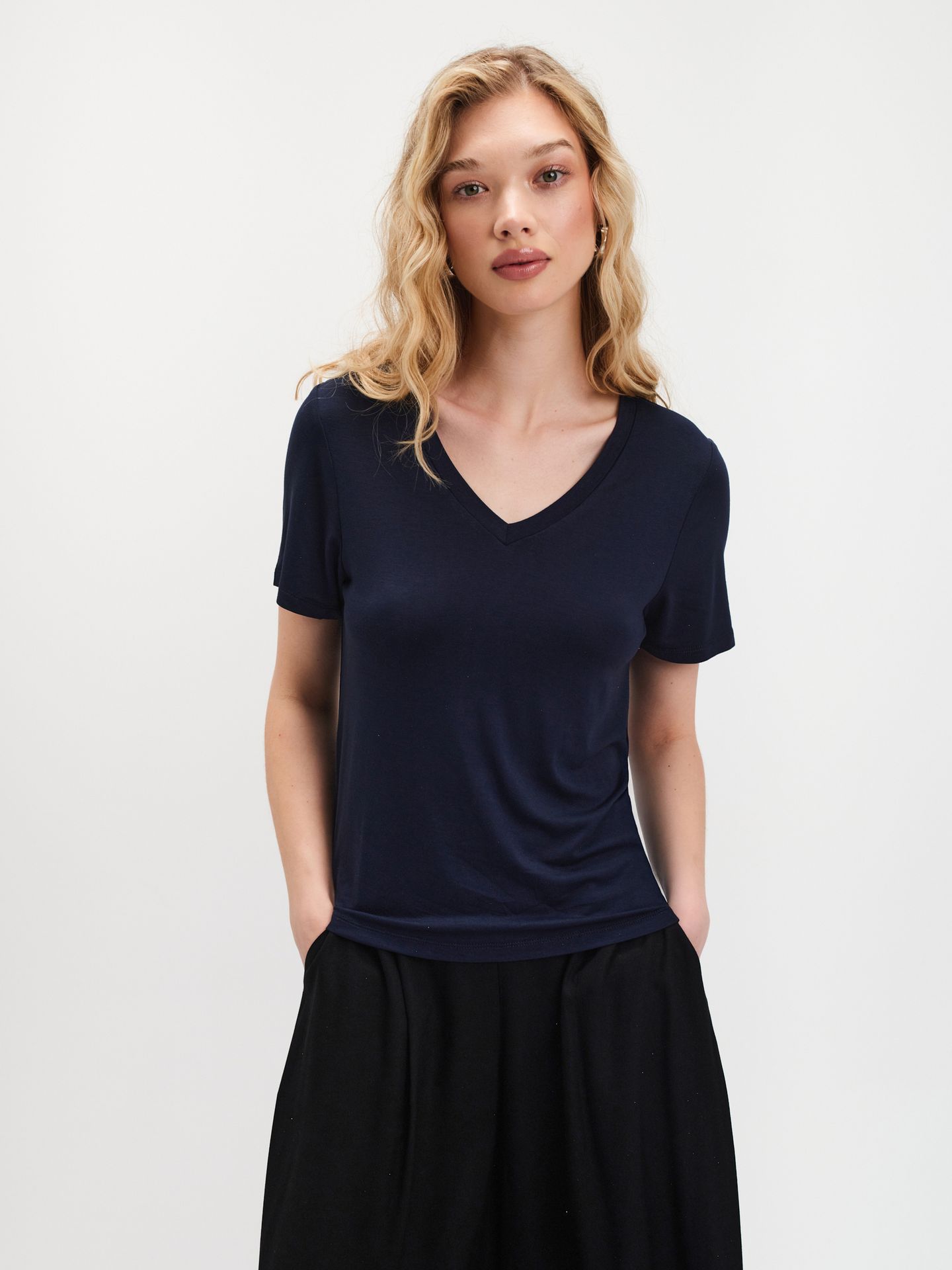 Granatowy top z dekoltem v