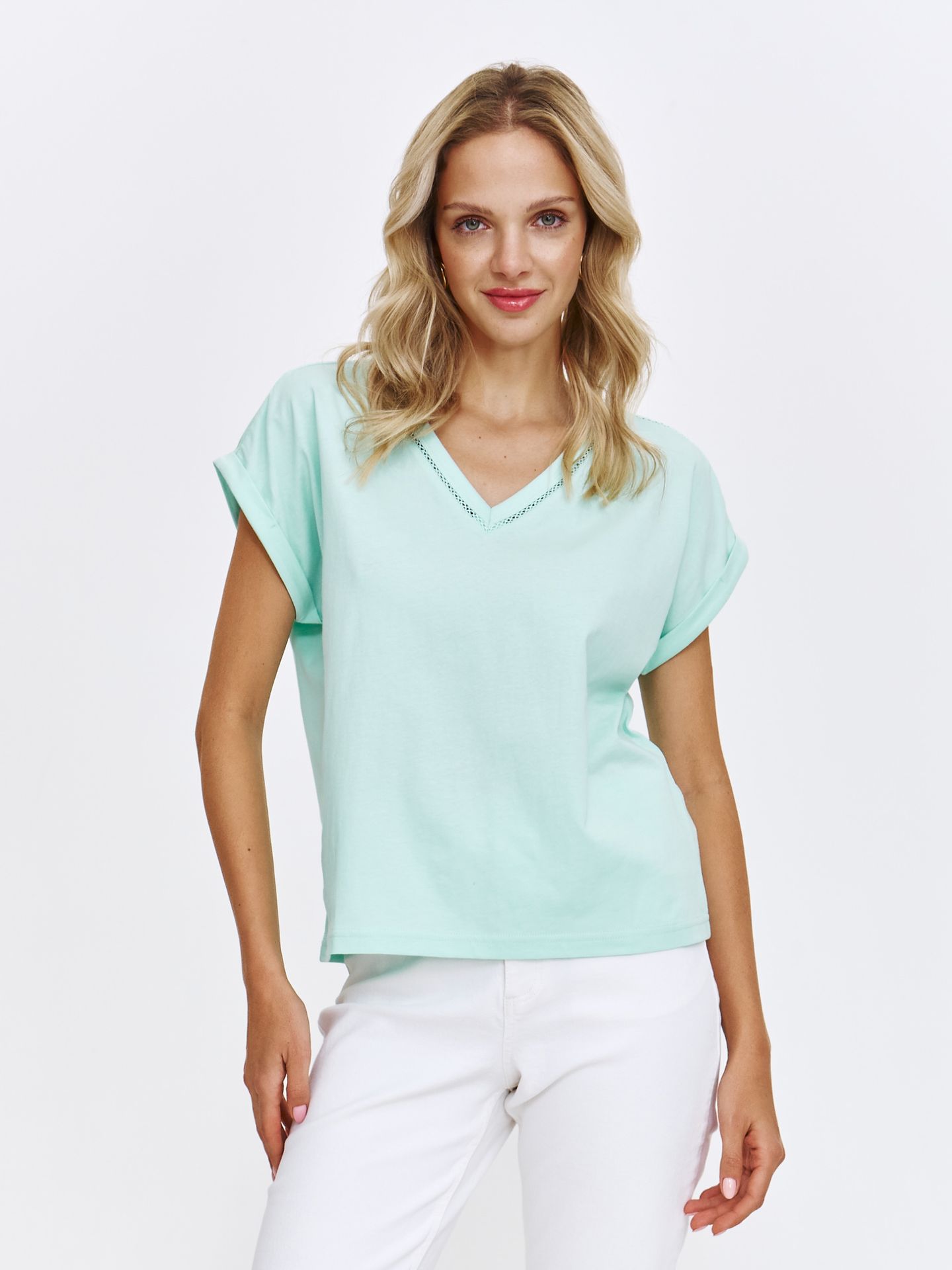 Miętowy t-shirt z dekoltem v-neck