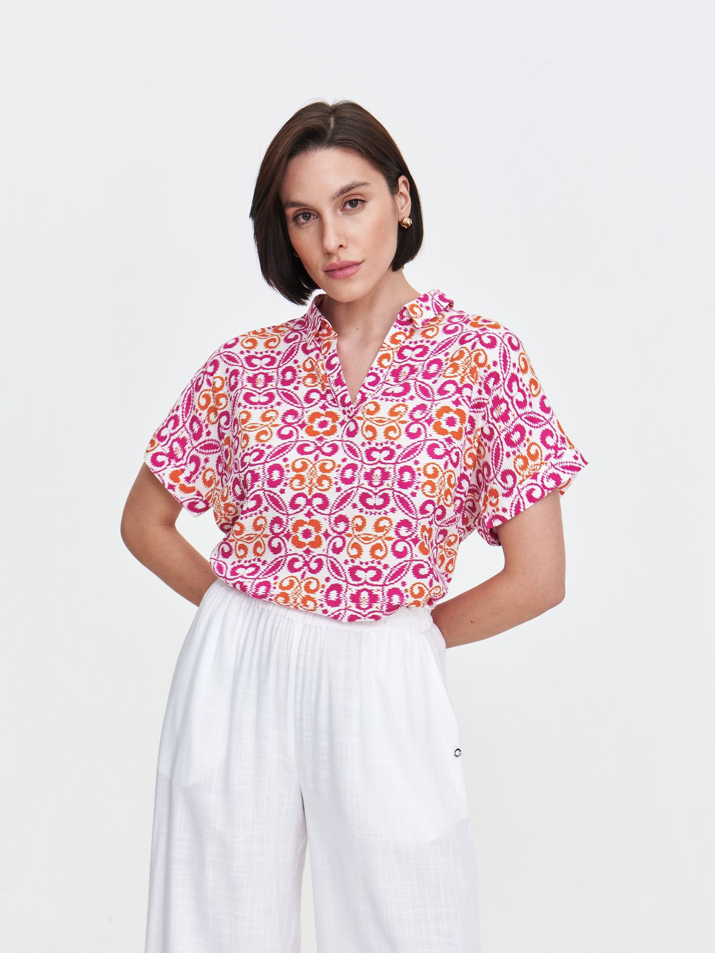 Bluzka z grafiką w kolorze różowo-pomarańczowym