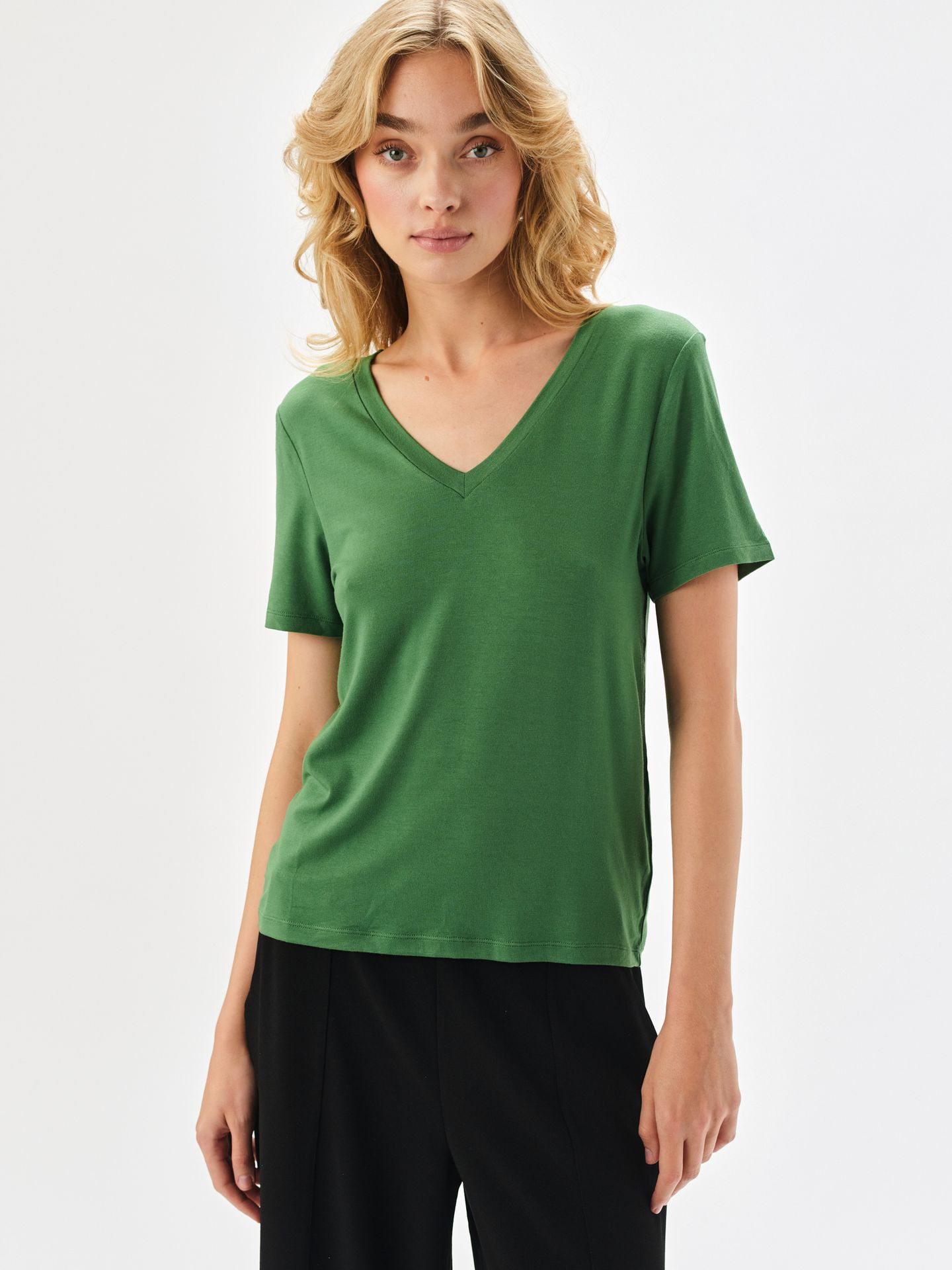 Zielony t-shirt z krótkim rękawem
