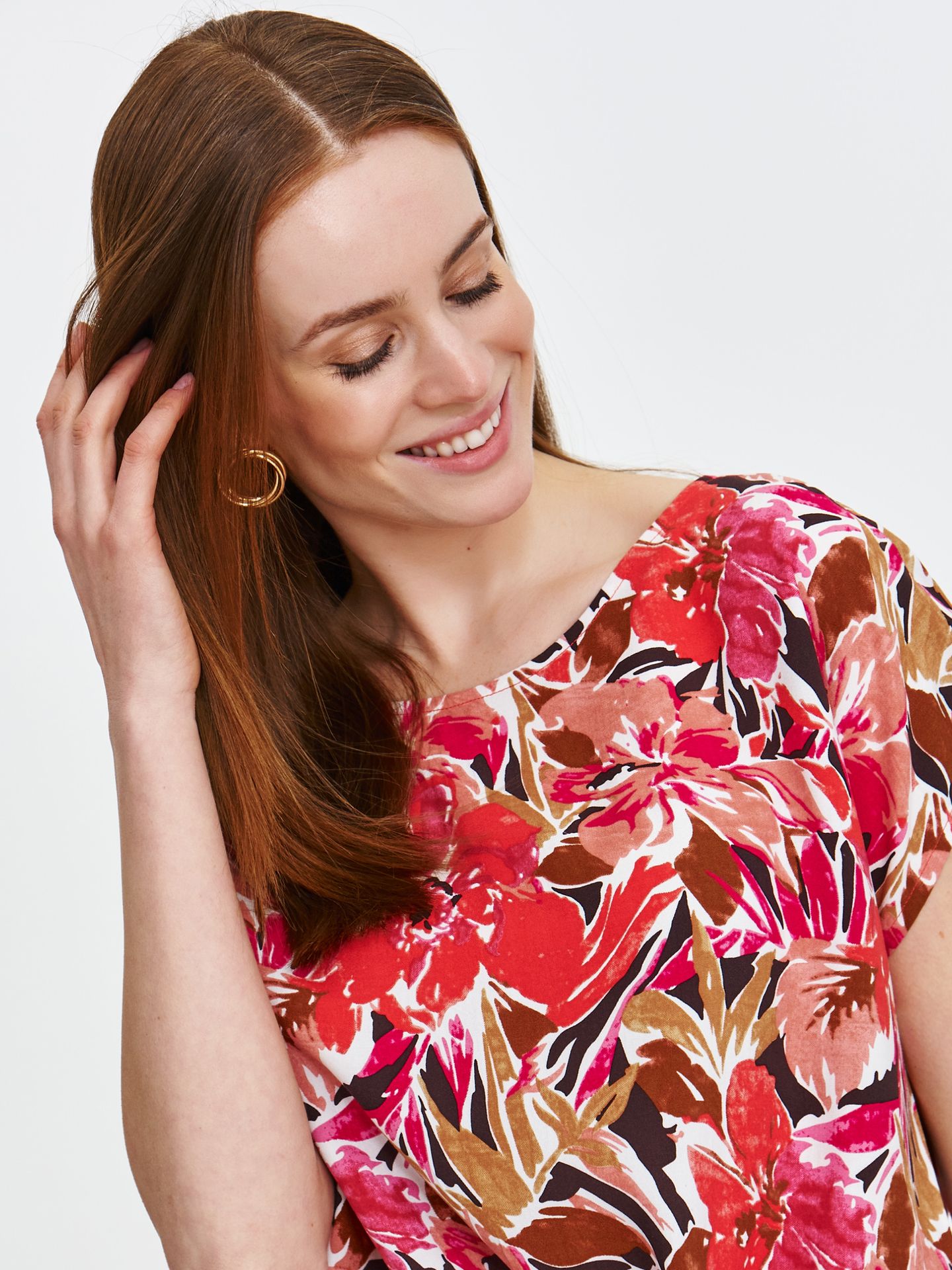 Bluzka z printem w czerwone kwiaty