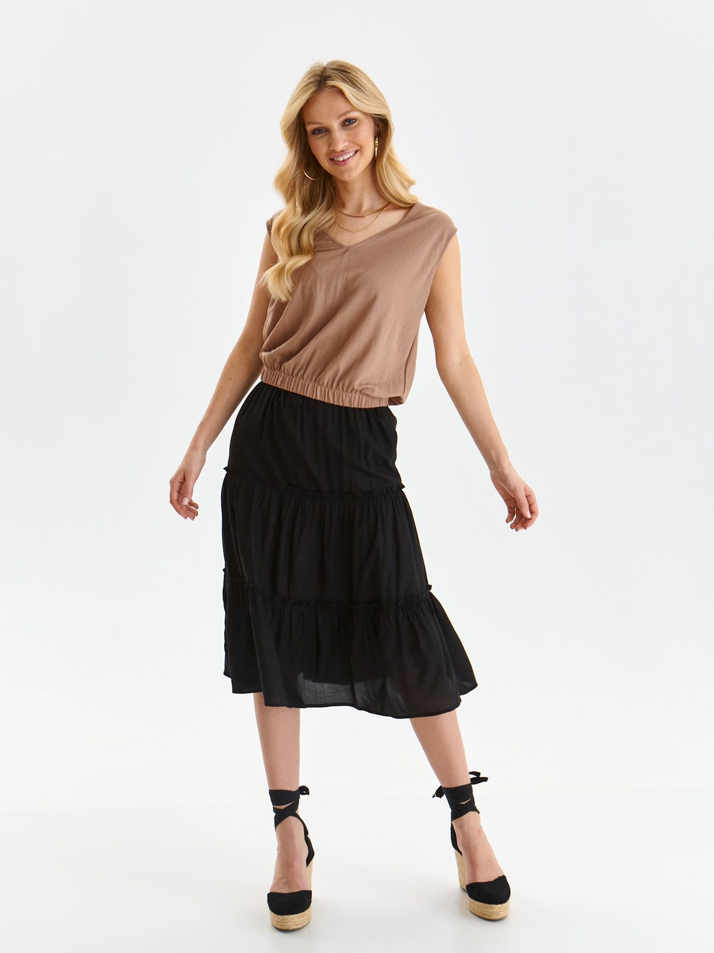 Spódnica damska czarna rozszerzana, o linii A - SSD1813CA spódnica - TOP SECRET - Odzieżowy sklep internetowy TOP SECRET