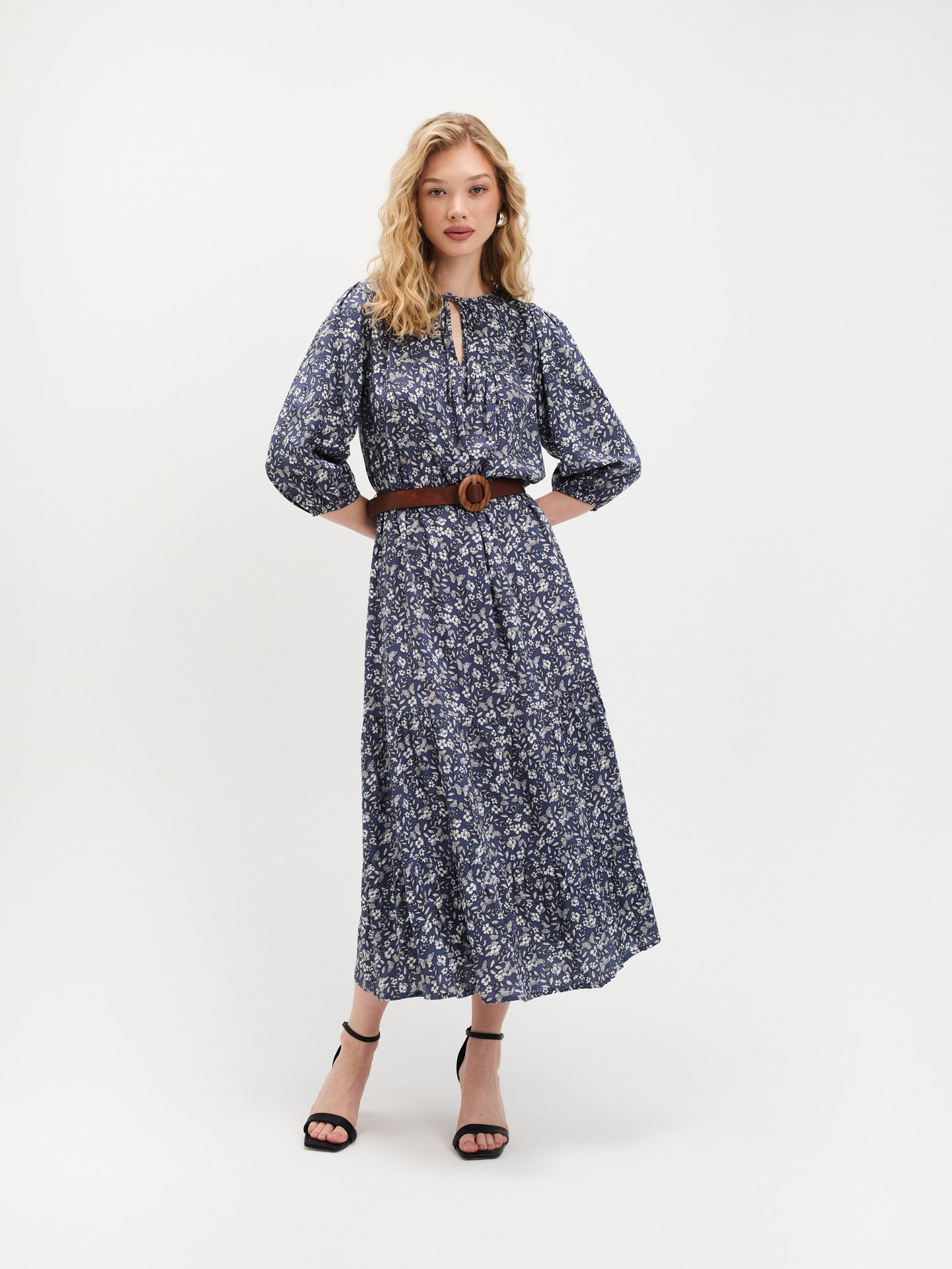 Sukienka maxi w drobne kwiaty