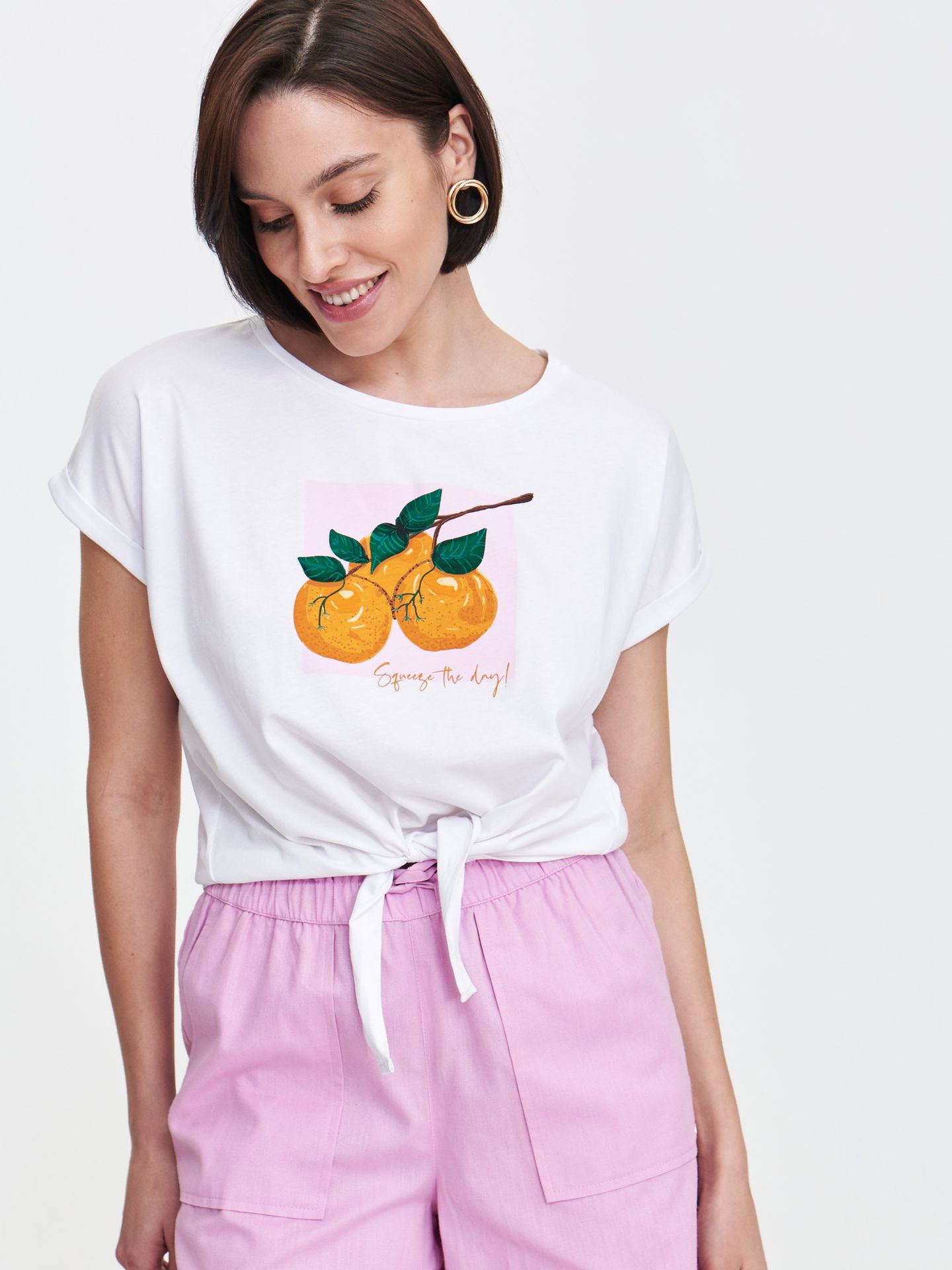 Bawełniany t-shirt o krótszym kroju