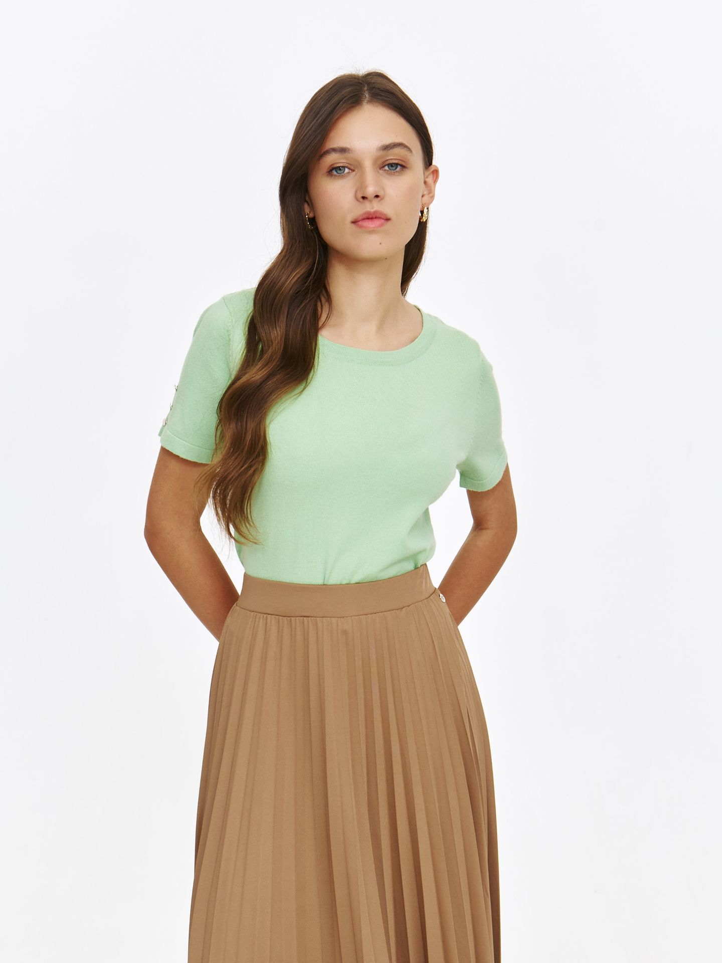 Jasnozielony sweter z krótkim rękawem