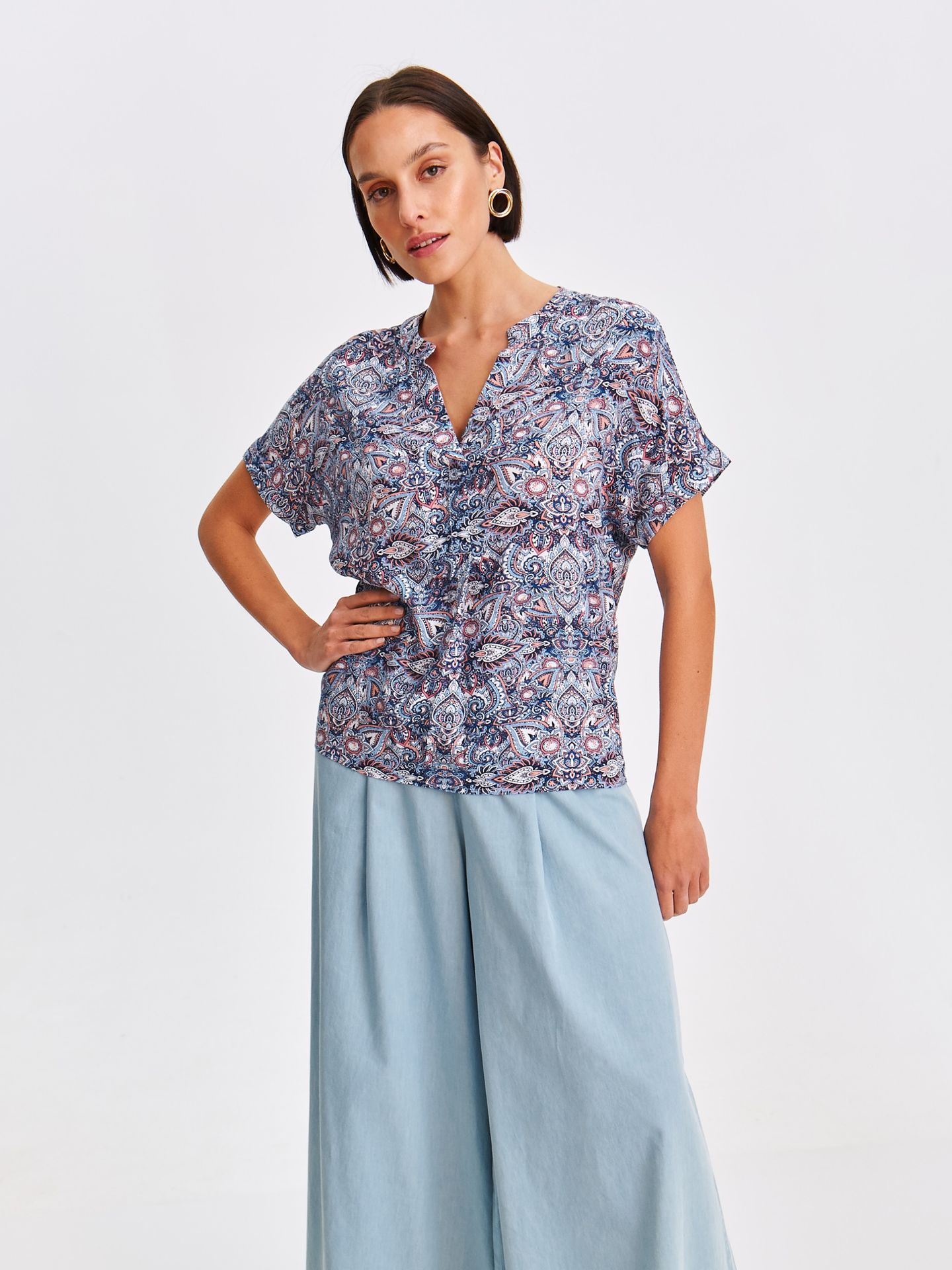 Bluzka damska bluzka krótki rękaw niebieska - SBK2943NI - TOP SECRET - Odzieżowy sklep internetowy TOP SECRET