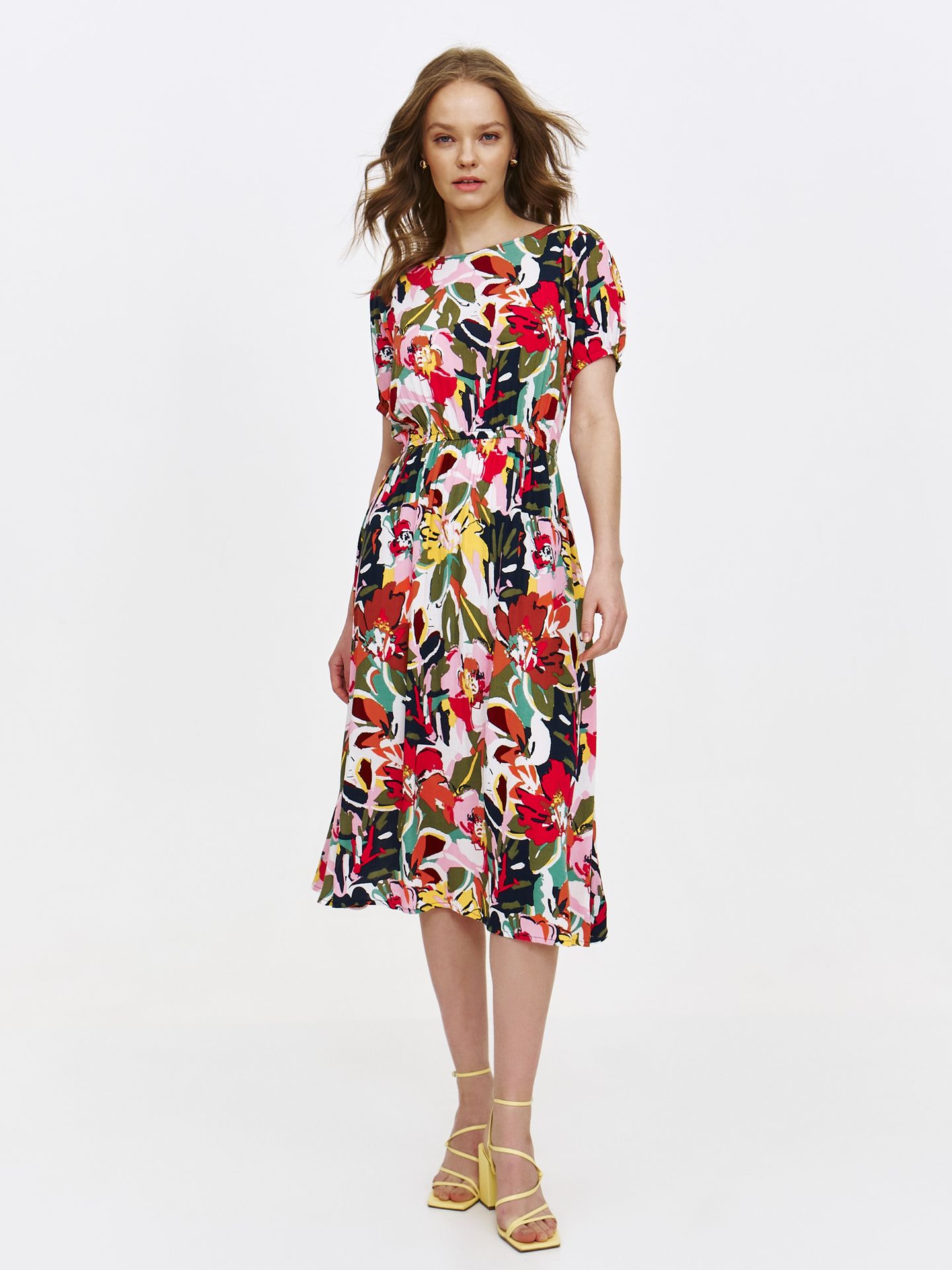 Sukienka midi w kolorowe kwiaty