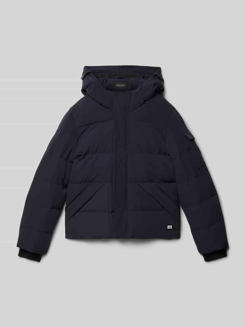 Kurtka pikowana o kroju regular fit z aplikacją z logo model ‘Camden’