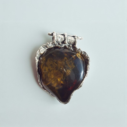 Wisiorek srebrny i naturalny bursztyn bałtycki