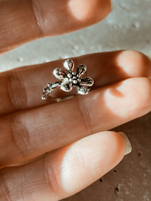 Nausznica srebrna Flori