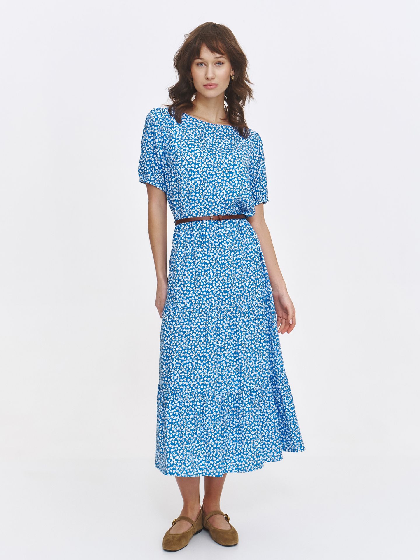 Zwiewna sukienka z printem w kwiaty o długości maxi