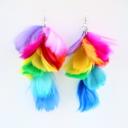 Multikolor - długie kolczyki z piórami