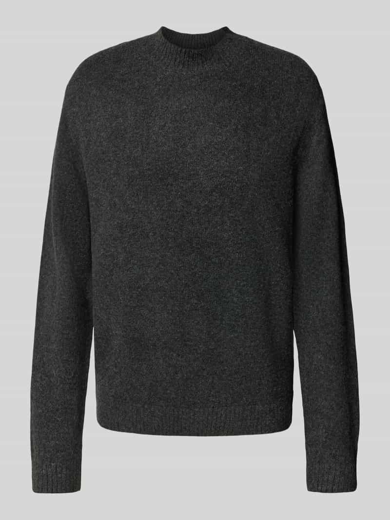 Sweter z dzianiny z prążkowanymi wykończeniami