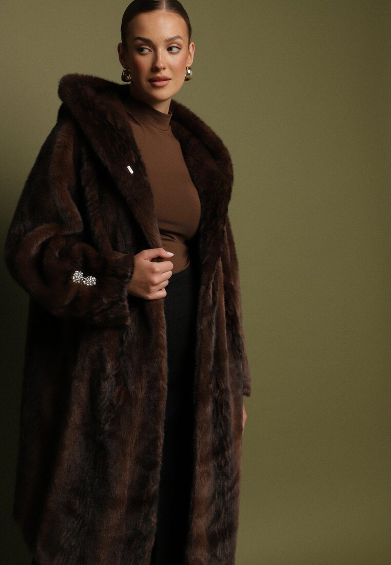 Brązowy Elegancki Płaszcz Futerko z Kapturem i Ozdobnymi Guzikami Esilea