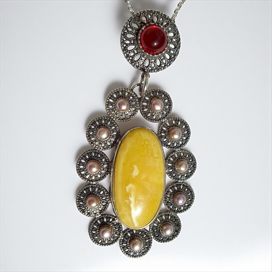 Duży wisior srebrny z bursztynami i perłami