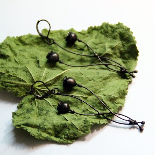 Metalowe kolczyki z kwiatami maku z motywem leśnym w stylu czarownic