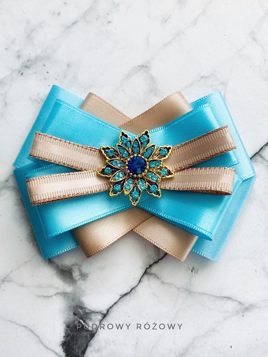 Brosza z kwiatkiem z lazurowych kryształków NEW