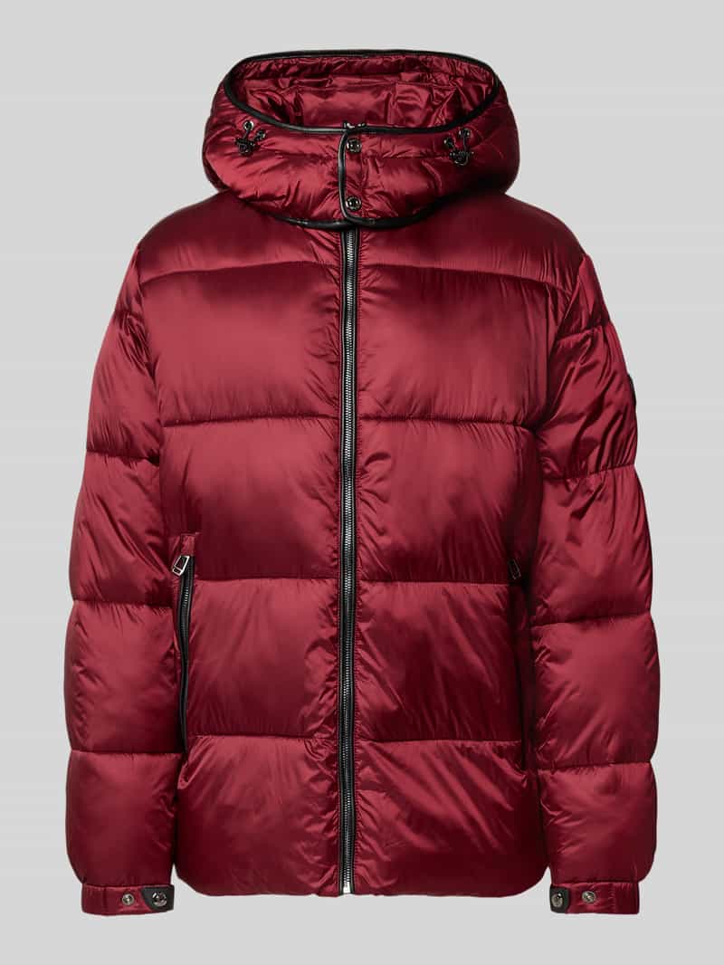 Kurtka pikowana z kieszeniami zapinanymi na zamek błyskawiczny