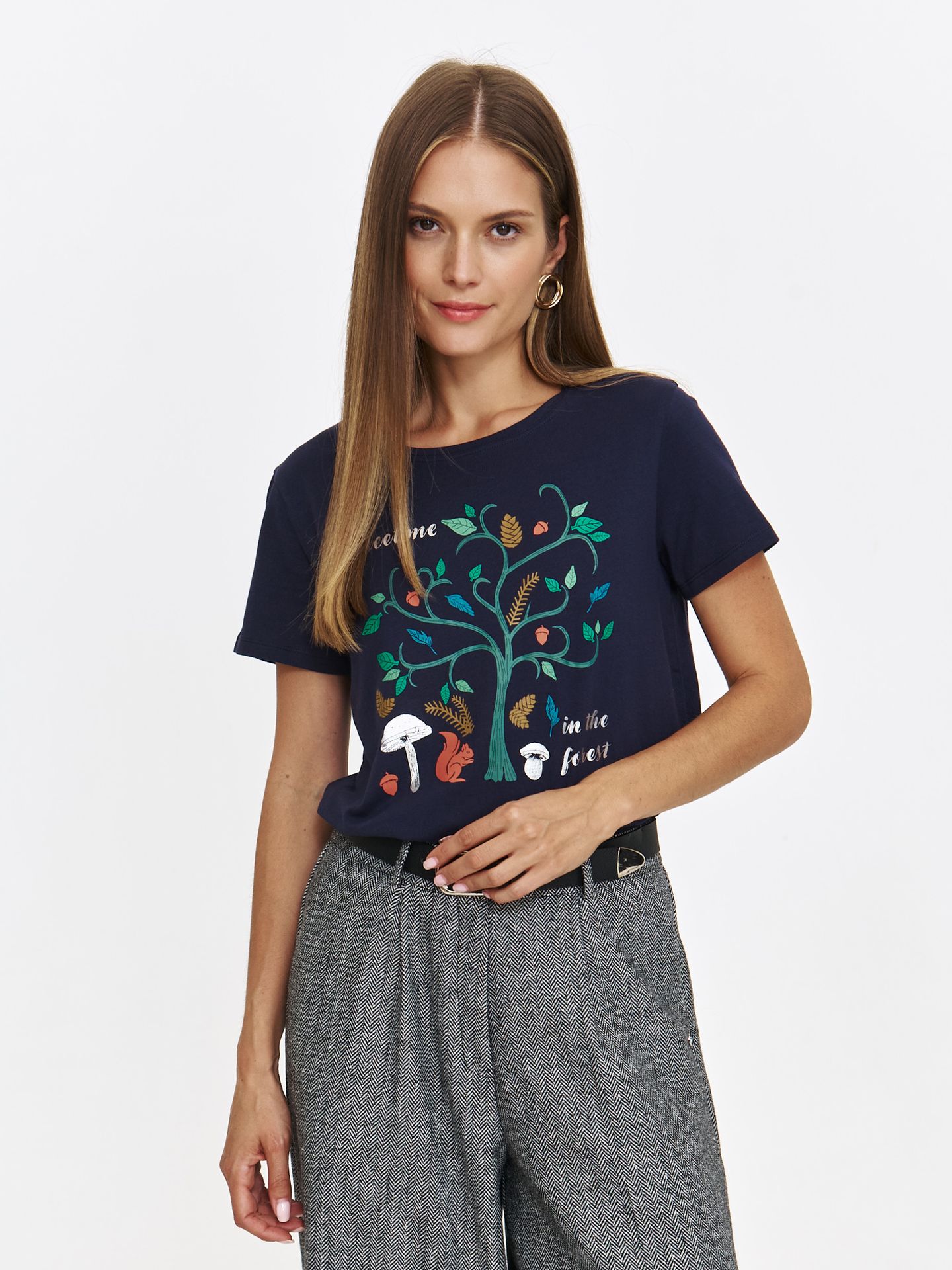 Granatowy t-shirt z kolorowym nadrukiem